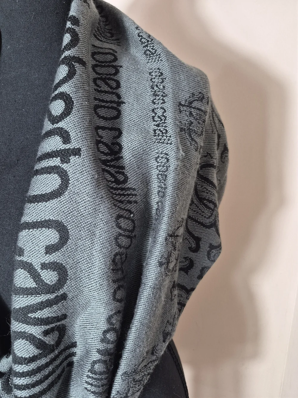 Roberto Cavalli  Grey/ Black Wool Blend Mens Scarf Designer UNISEX MADE In ITALY